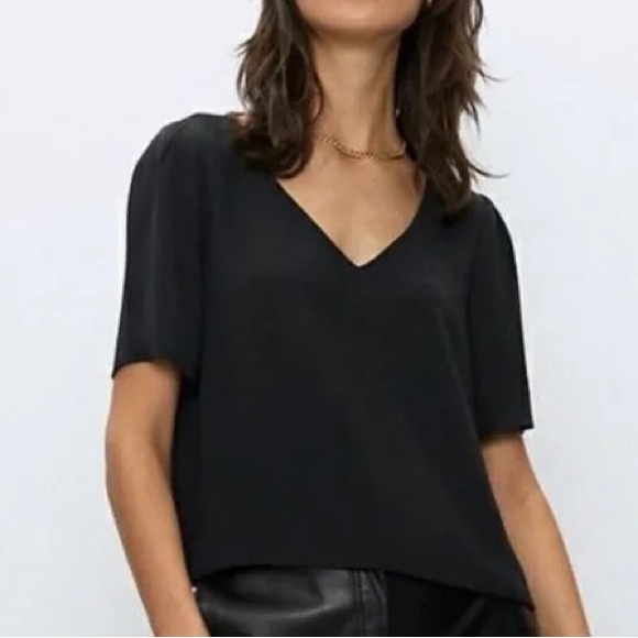 Babaton Randy Blouse - Picture 2 of 6